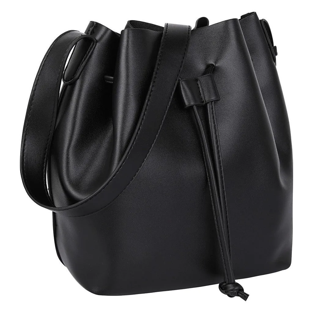 Olly Bucket Bag in Black